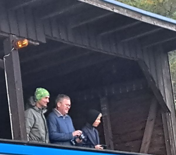 OB Michael Cerny beim "Racen" auf dem Fahrerstand